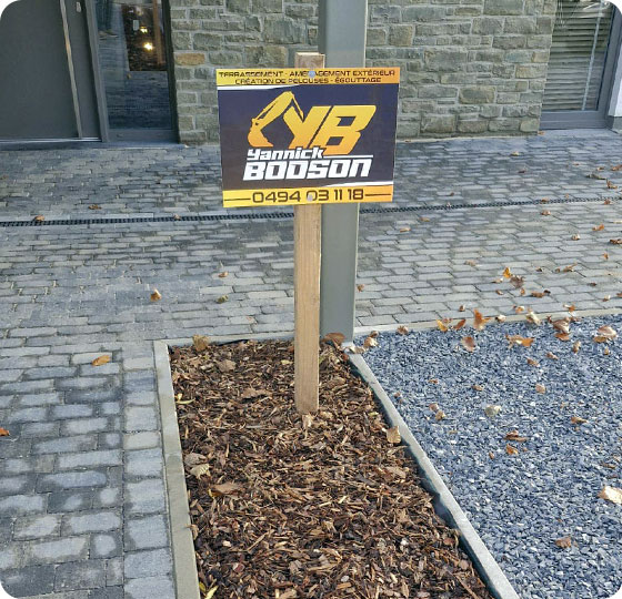 pancarte Yannick Bodson à l'entrée d'une maison à Vielsalm