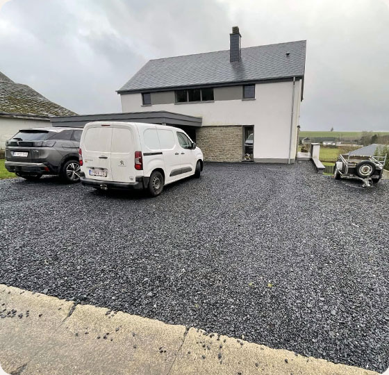 cour et carport avant le pavage