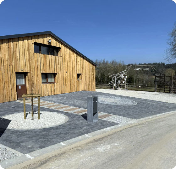 réalisation du pavage du parking avant d'une écurie à Vielsalm