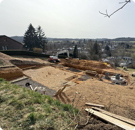 terrassement en pente pour la construction d'une maison à Vielsalm